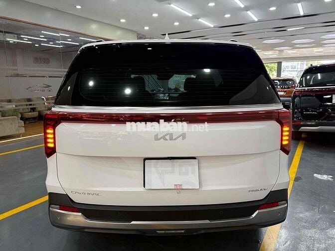 Kia Carnival Premium 8s 2024 lướt 16.000km