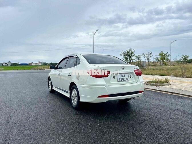 Hyundai Avante 2011 Số sàn Trắng