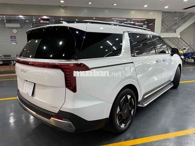 Kia Carnival Premium 8s 2024 lướt 16.000km
