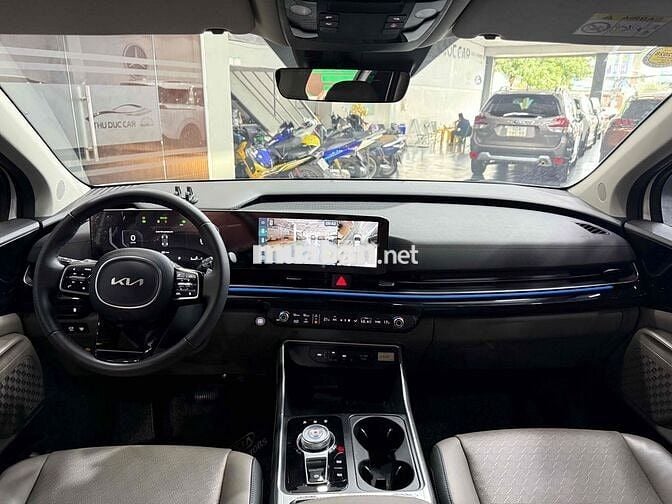 Kia Carnival Premium 8s 2024 lướt 16.000km