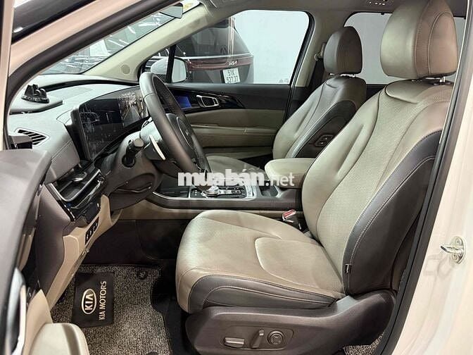 Kia Carnival Premium 8s 2024 lướt 16.000km