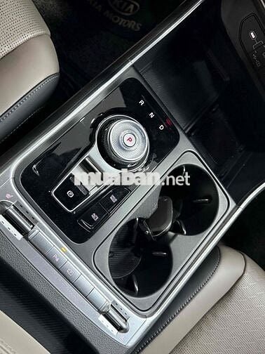 Kia Carnival Premium 8s 2024 lướt 16.000km