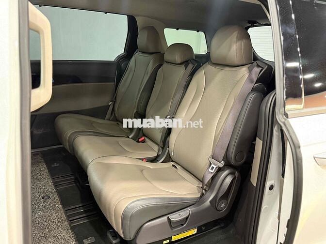 Kia Carnival Premium 8s 2024 lướt 16.000km