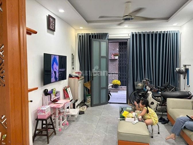 CĂN 1: BÁN NHÀ HẺM 4M LẠC LONG QUÂN, P.3, Q.11, 5.5 TỶ.