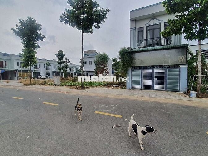  chị gái chuyển công tác  cần sang lại lô đất 