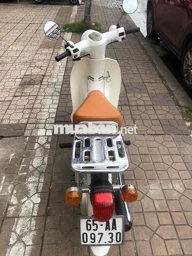 Honda Cub Trắng Cổ điển