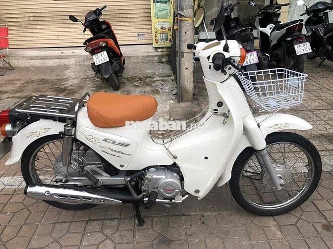 Honda Cub Trắng Cổ điển