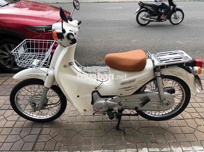 Honda Cub Trắng Cổ điển