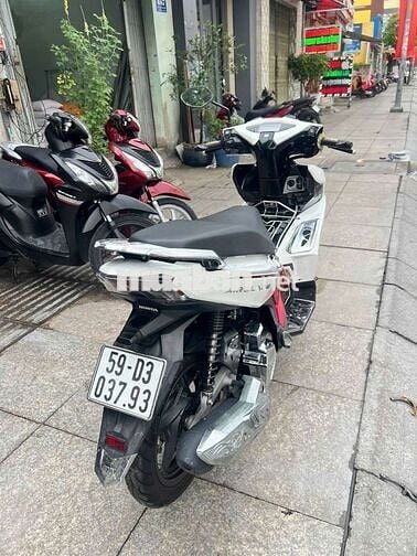 Honda Air Blade Trắng đỏ đã sử dụng