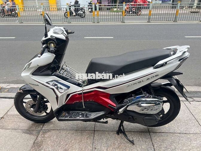Honda Air Blade Trắng đỏ đã sử dụng