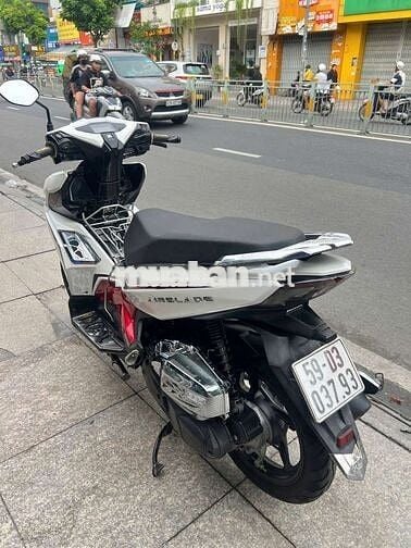Honda Air Blade Trắng đỏ đã sử dụng