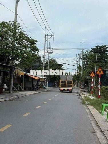 đất mt nguyễn thị đành . 400m2 thổ cư 200m2. 10,5tỷ tl