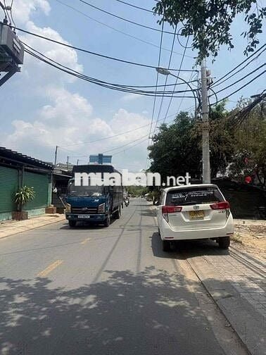 đất mt nguyễn thị đành . 400m2 thổ cư 200m2. 10,5tỷ tl