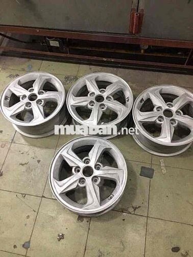 Tuyển thợ sơn xe máy
