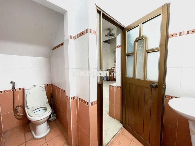 NHÀ 3 LẦU 170m2 GIÁ RẺ NGAY CVPM, TÔ KÝ, TIỆN ĐI GÒ VẤP 