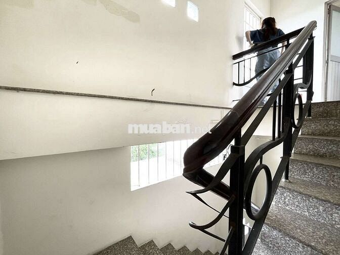 NHÀ 3 LẦU 170m2 GIÁ RẺ NGAY CVPM, TÔ KÝ, TIỆN ĐI GÒ VẤP 