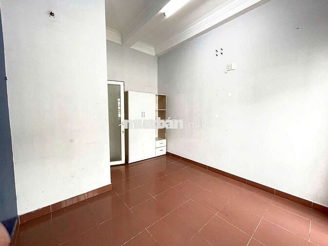 NHÀ 3 LẦU 170m2 GIÁ RẺ NGAY CVPM, TÔ KÝ, TIỆN ĐI GÒ VẤP 