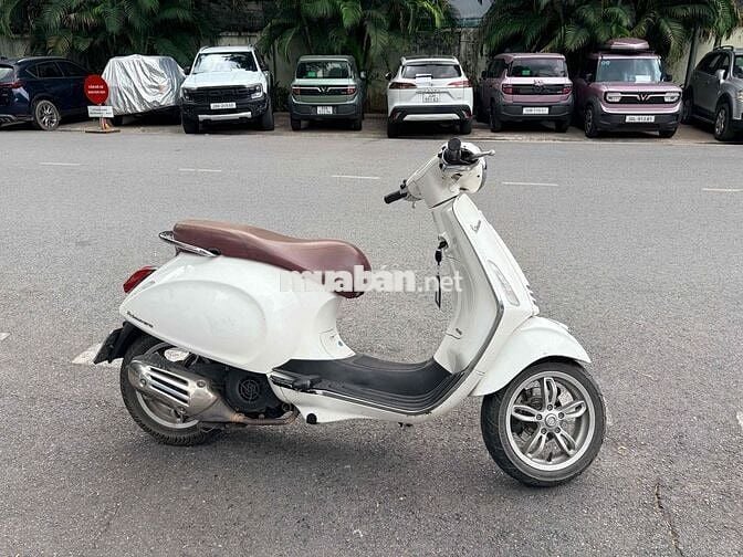 Piaggio Vespa Primavera 125 trắng