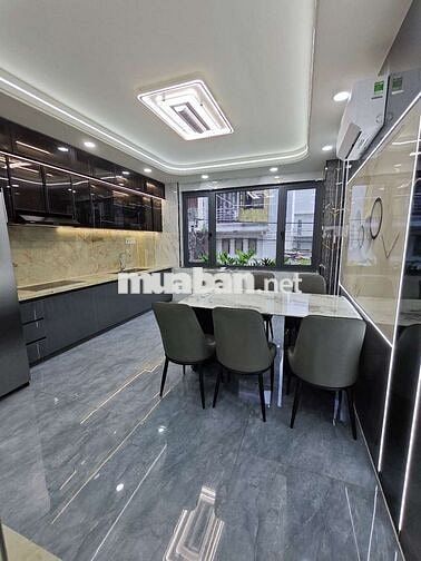Nhà gần chợ An Sương đường DCT 15, DT 4m x13m, 3 lầu,  có gara xe hơi