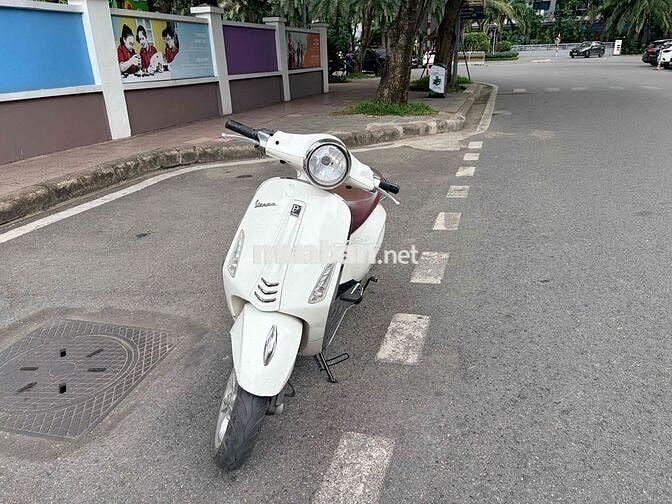 Piaggio Vespa Primavera 125 trắng