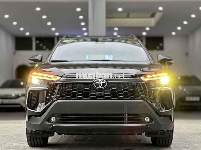 Siêu lướt Toyota Corolla Cross 1.8V 2025 Đen 8.000