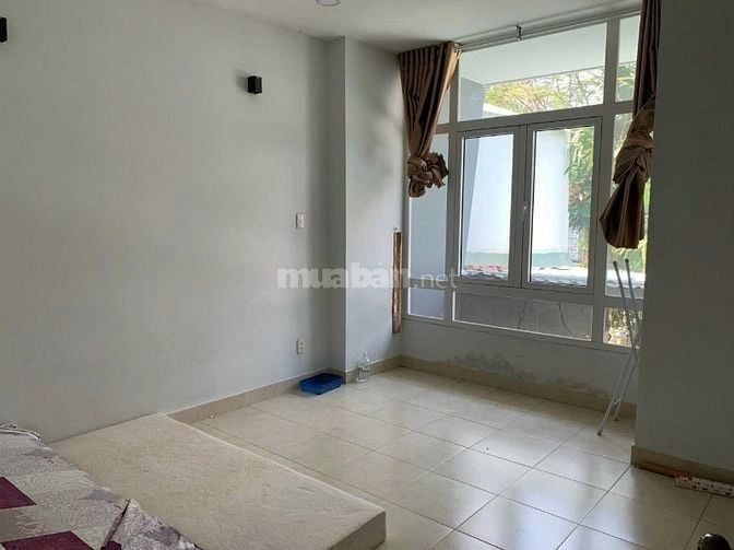 Cho thuê góc 2 MT Trần Thị Liền , DT : 10x20 , 1 trệt 1 lầu . Giá :30T