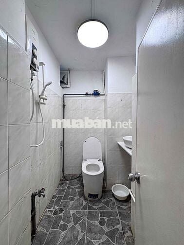 Cho Thuê Căn Gác 25m2_Chung Cư Cũ_Ngay Hàm Nghi_Thang Máy_Bảo Vệ 24/7