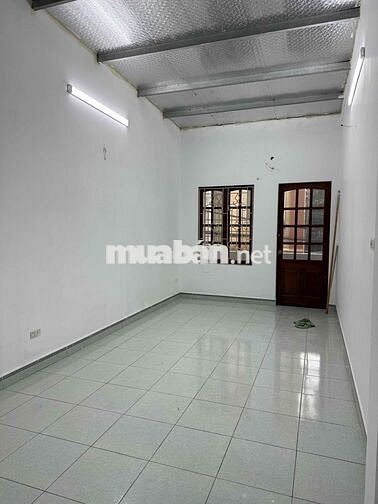 chính chủ bán nhà 30m mặt ngõ đường tam trinh