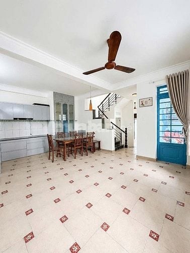3 Tầng sân vườn 100m2 ngang 6.8m HXH Trương Công Định P14 Tân Bình