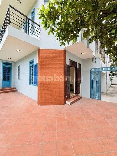 3 Tầng sân vườn 100m2 ngang 6.8m HXH Trương Công Định P14 Tân Bình