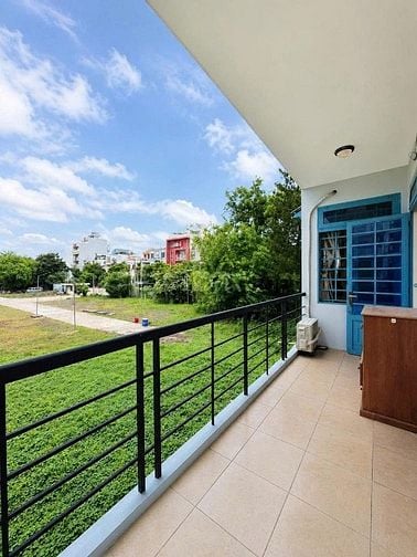 3 Tầng sân vườn 100m2 ngang 6.8m HXH Trương Công Định P14 Tân Bình