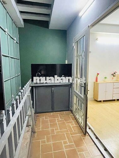 Studio ban công tách bếp ngay chợ CÂY QUÉO