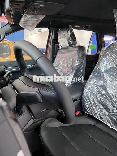 Everest Titanium 4x4 VIN 2025 mới 100% Ưu Đãi Lớn