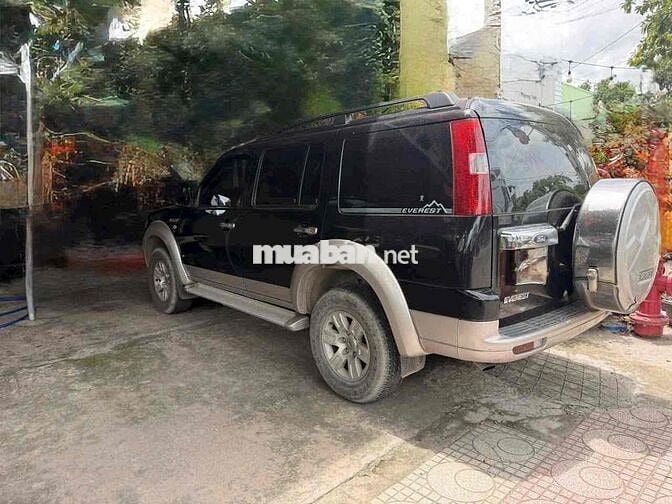 Ford Everest SUV Đen Tiết kiệm nhiên liệu