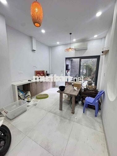 Nhà [ 4 x13] 3 lầu ,6 phòng ngủ ,hẻm 6m ,Lê Văn Qứơi ,bình Tân