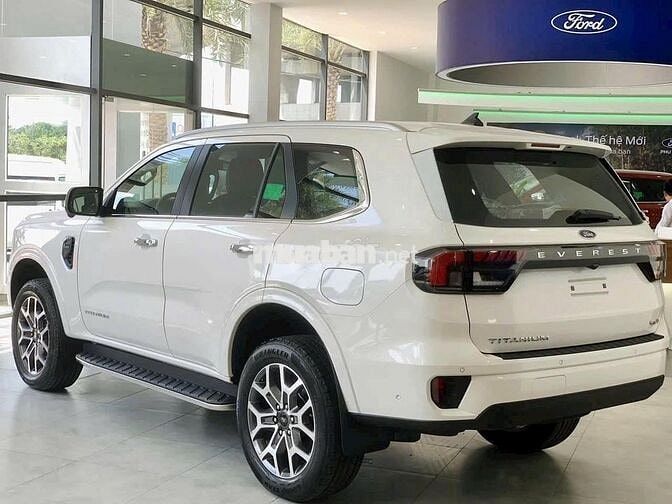 Everest Titanium 4x4 VIN 2025 mới 100% Ưu Đãi Lớn