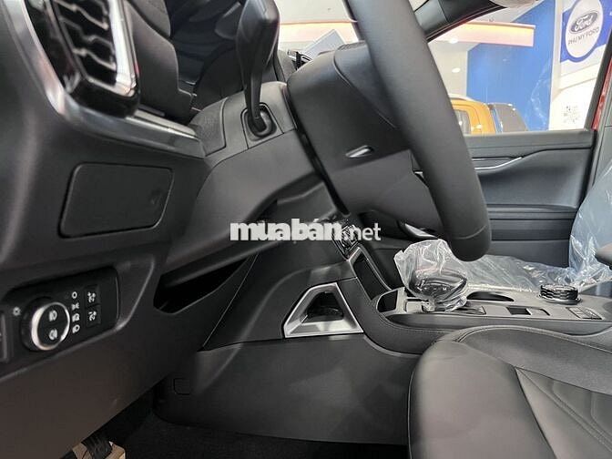 Everest Titanium 4x4 VIN 2025 mới 100% Ưu Đãi Lớn