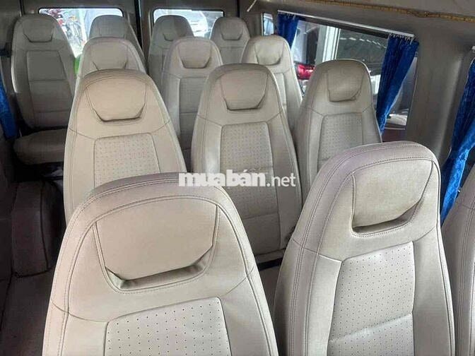 Ford Transit 2018 Xe khách 16 chỗ, màu Bạc