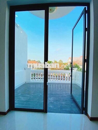 Bán nhà đường Lê Hoàn. khóm .Bình khánh. Bình Đức Angiang