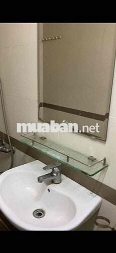 Phòng cho thuê có ban công trước và sân thượng sau