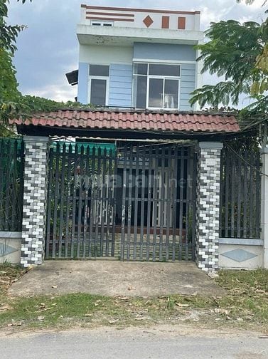 Nhà mặt tiền đường Nhị Bình 15, mới làm đường sạch sẽ.