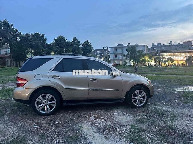 Mercedes-Benz ML350 Vàng cát 5 chỗ