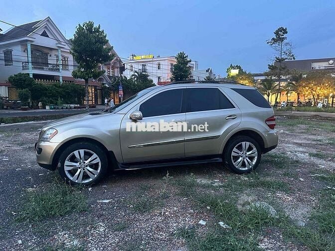 Mercedes-Benz ML350 Vàng cát 5 chỗ