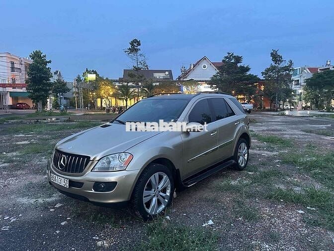Mercedes-Benz ML350 Vàng cát 5 chỗ