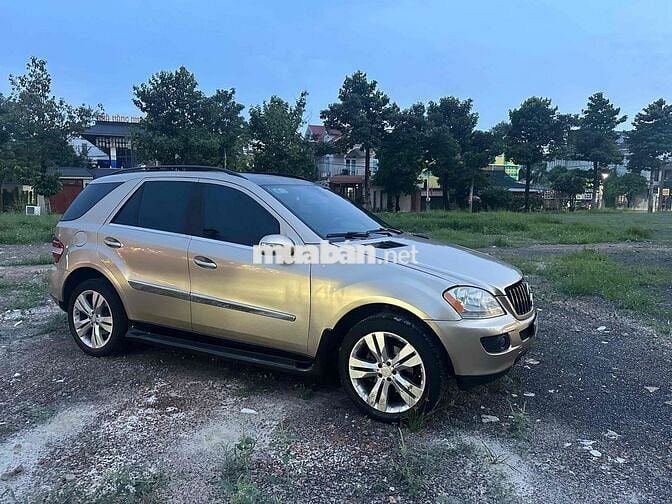 Mercedes-Benz ML350 Vàng cát 5 chỗ