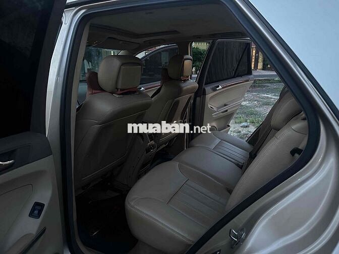 Mercedes-Benz ML350 Vàng cát 5 chỗ