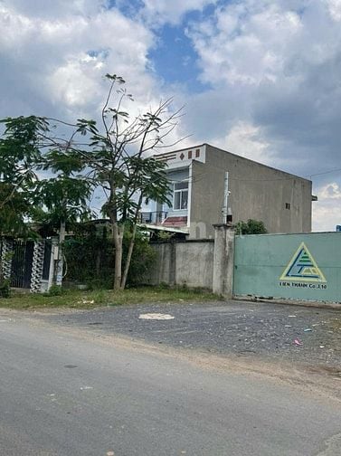 Nhà mặt tiền đường Nhị Bình 15, mới làm đường sạch sẽ.