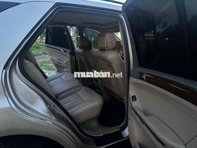 Mercedes-Benz ML350 Vàng cát 5 chỗ