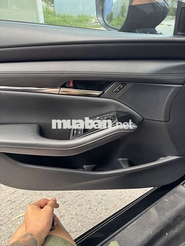 Mazda Mazda 3 Luxury 2024 11800 km Đen