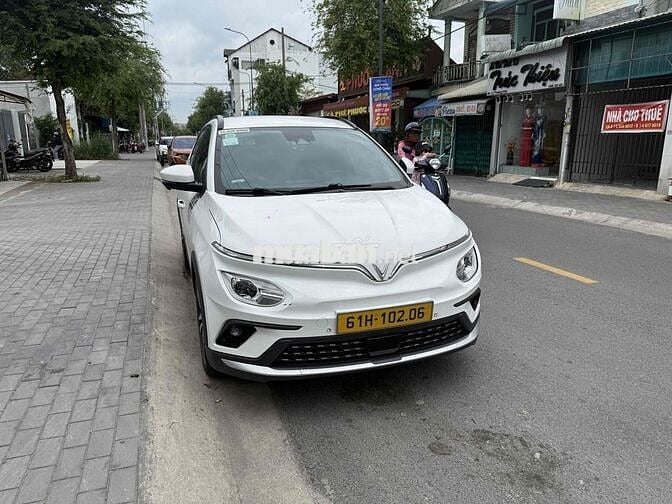 Xe điện VinFast VF e34 Trắng